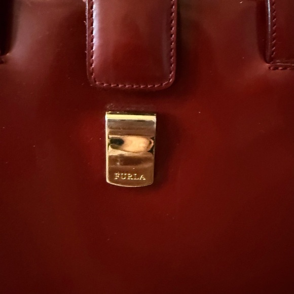 Authentic Vtg Furla Italian Shoulder Bag  — Structured Glossy Finish - Deep Red - Picture 3 of 8